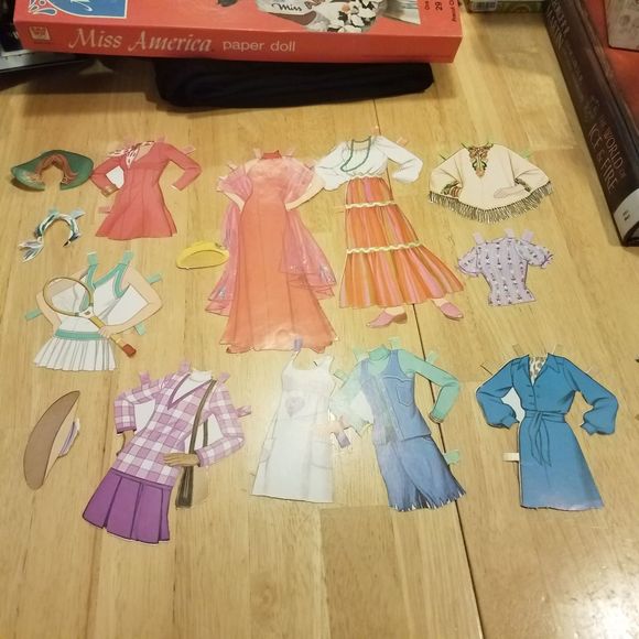 Vintage 1974 Miss America pre-cut paper doll - Picture 5 of 6